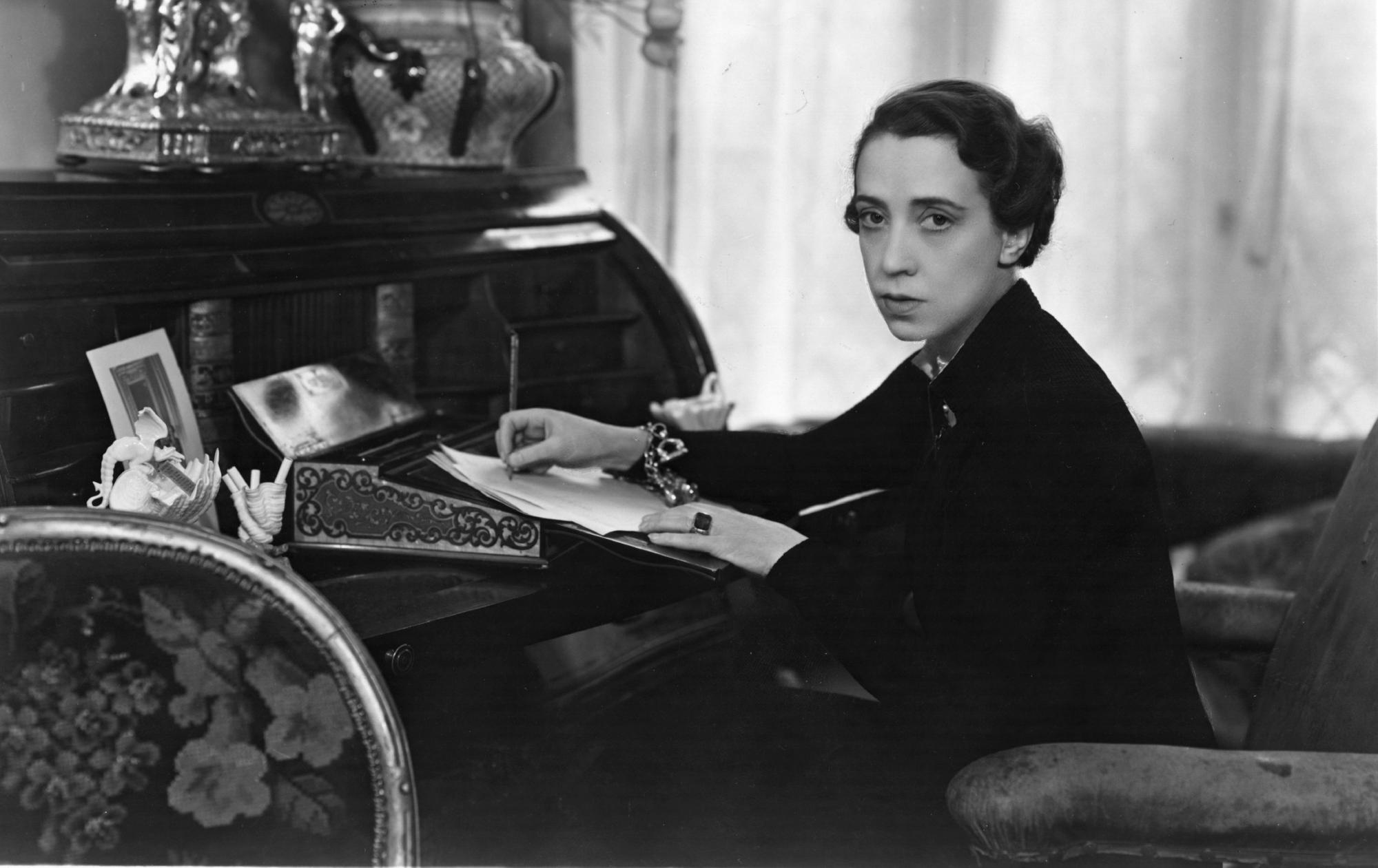 Мода на межі: чому бренд Schiaparelli полюбився світу і чому його ненавиділа Коко Шанель